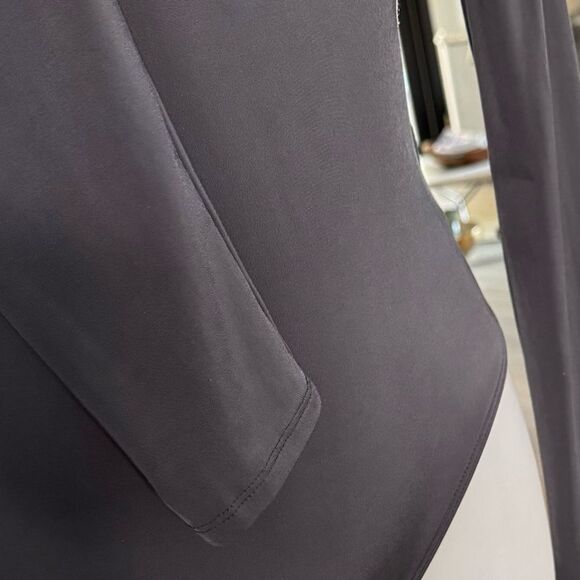 Express Body Contour Scoop Neck Long Sleeve Thong Bodysuit, Gray. Size XS - Picture 4 of 10